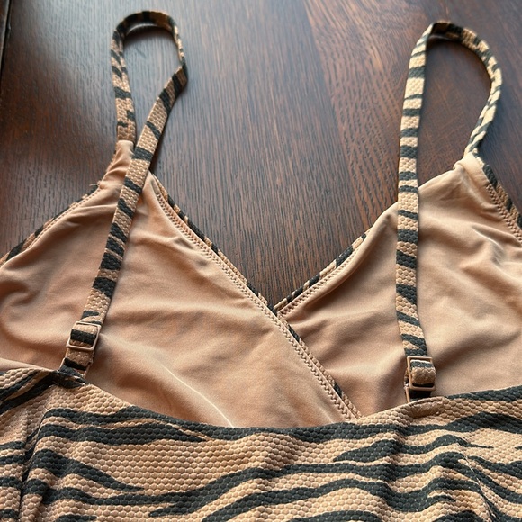 XL Long/ Aerie tiger print 1  piece swimsuit wrap around tie waist. Tan & black - Picture 12 of 14